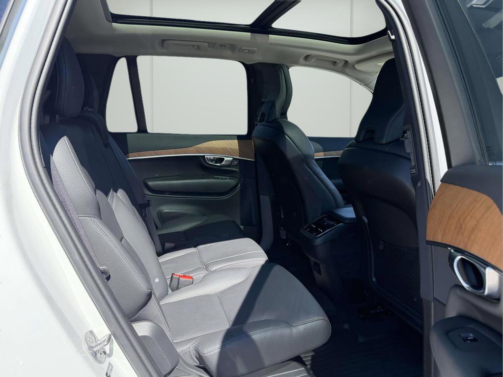 Used 2024 Volvo XC90 B6 Plus w/ Protection Package AWD/4WD image 12