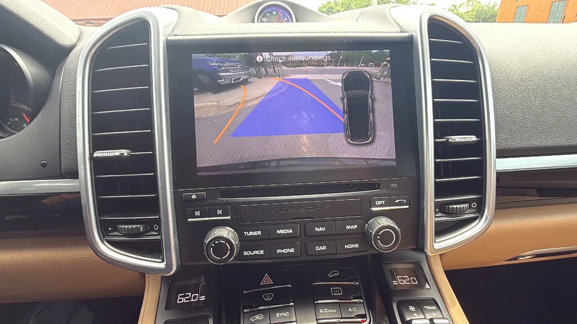 Used 2017 Porsche Cayenne w/ Premium Package image 17