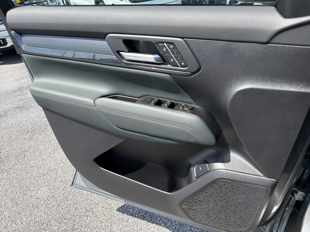 New 2026 GMC Terrain AT4 w/ Convenience Package III AWD/4WD image 13