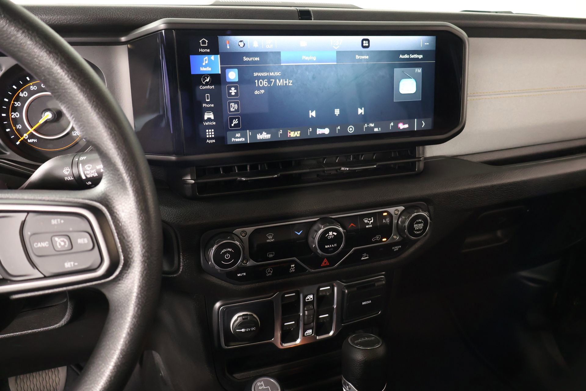 Used 2025 Jeep Gladiator Sport AWD/4WD image 5