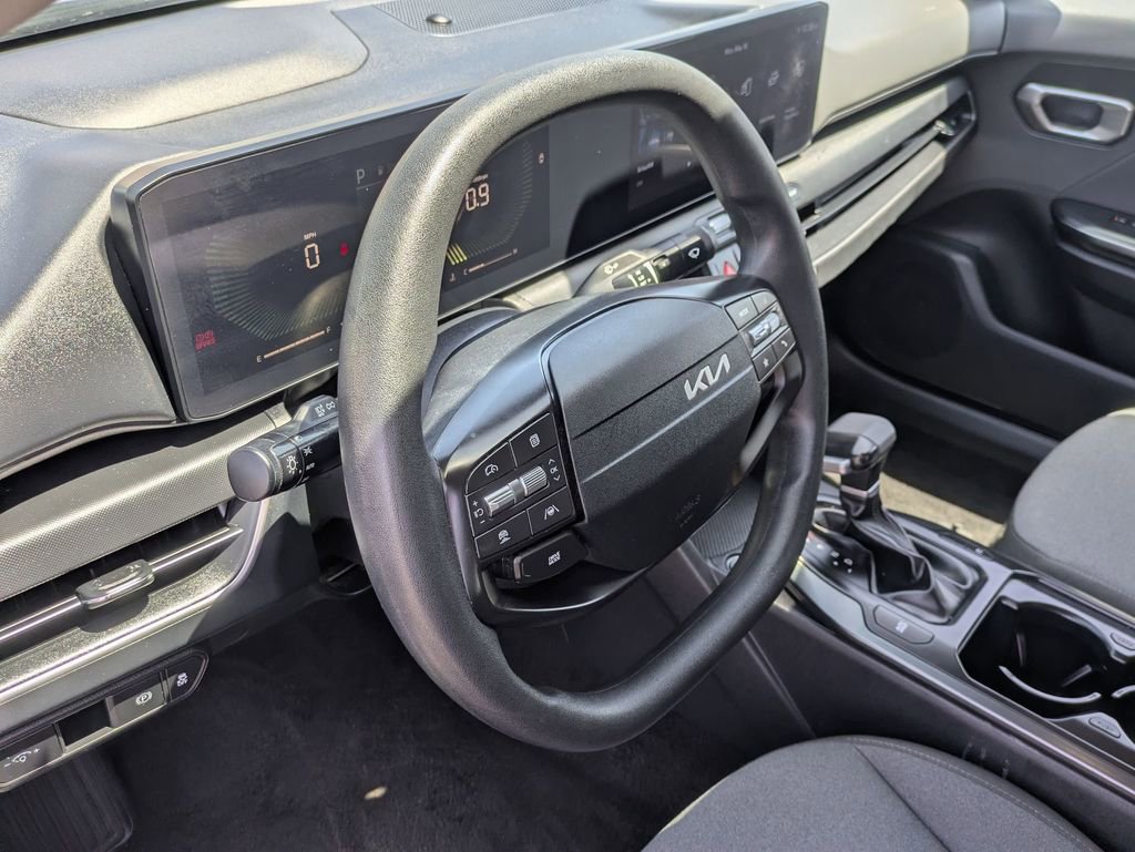 Used 2025 Kia K4 LXS image 19