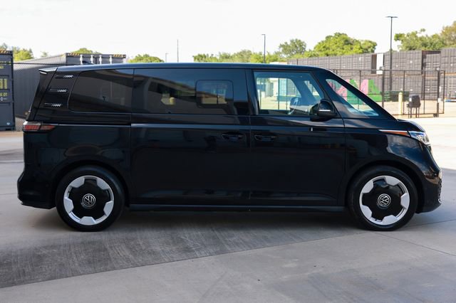 Used 2025 Volkswagen ID. Buzz Pro S RWD image 16