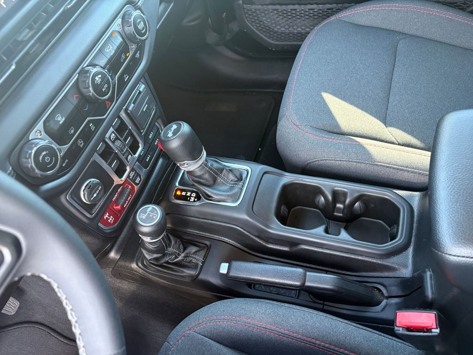 Used 2025 Jeep Wrangler Unlimited Rubicon image 40