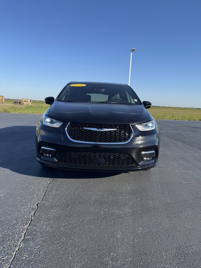 New 2026 Chrysler Pacifica Select