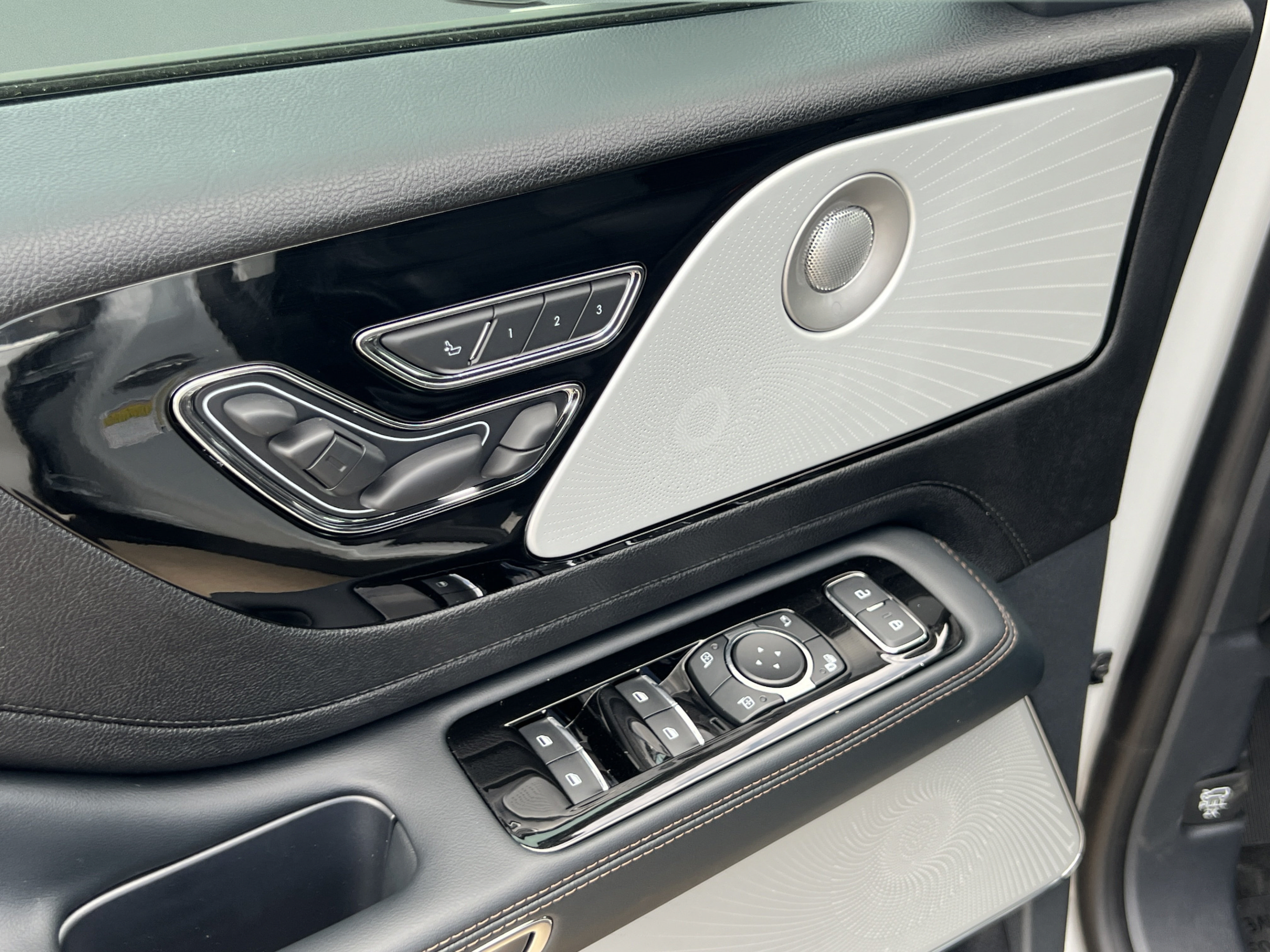 New 2027 Lincoln Aviator Reserve AWD/4WD image 15