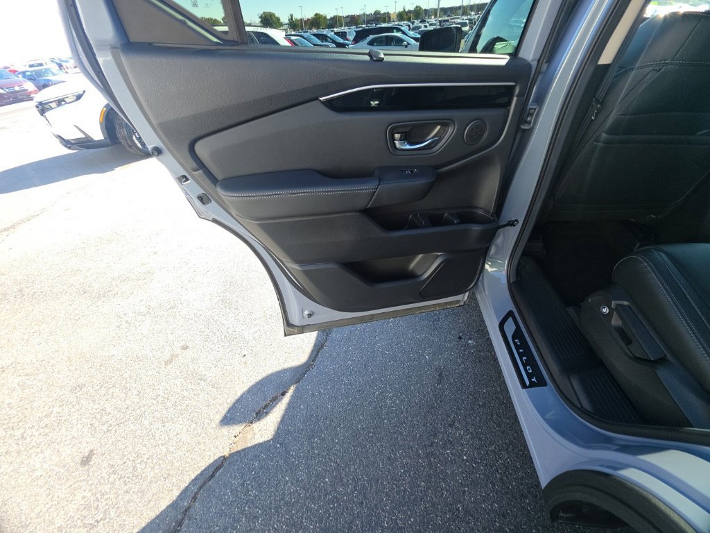 Used 2025 Honda Pilot Touring image 28