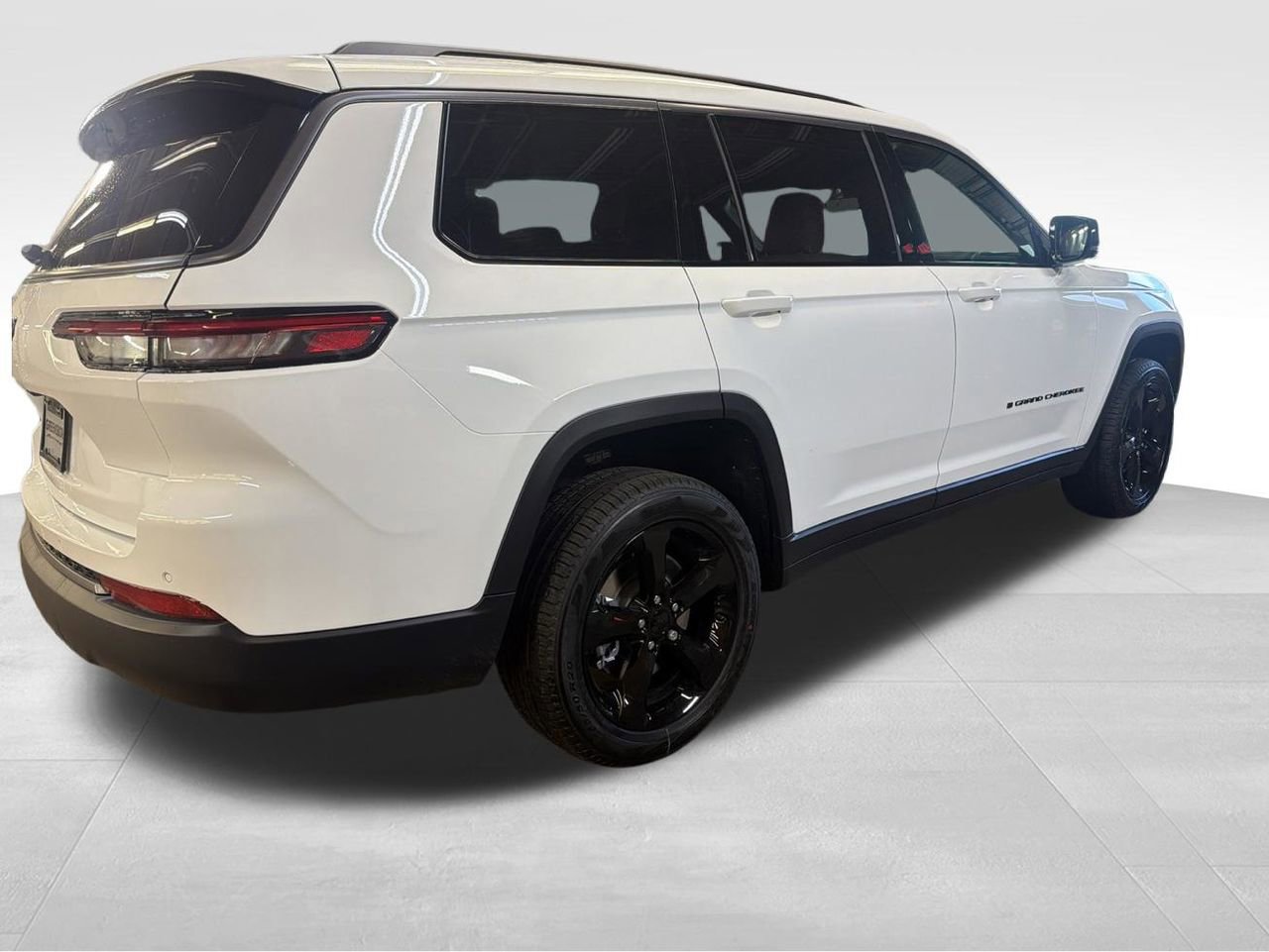 New 2026 Jeep Grand Cherokee L Limited w/ Limited Altitude Package AWD/4WD image 4