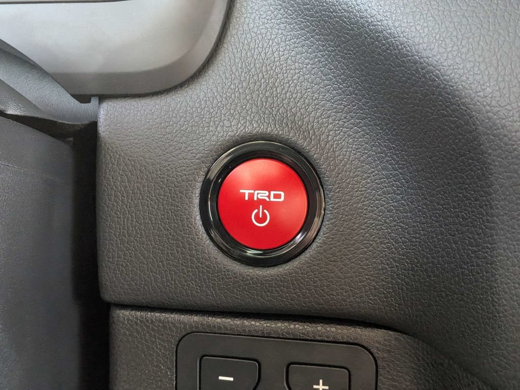 Used 2025 Toyota Tundra TRD Pro AWD/4WD image 30