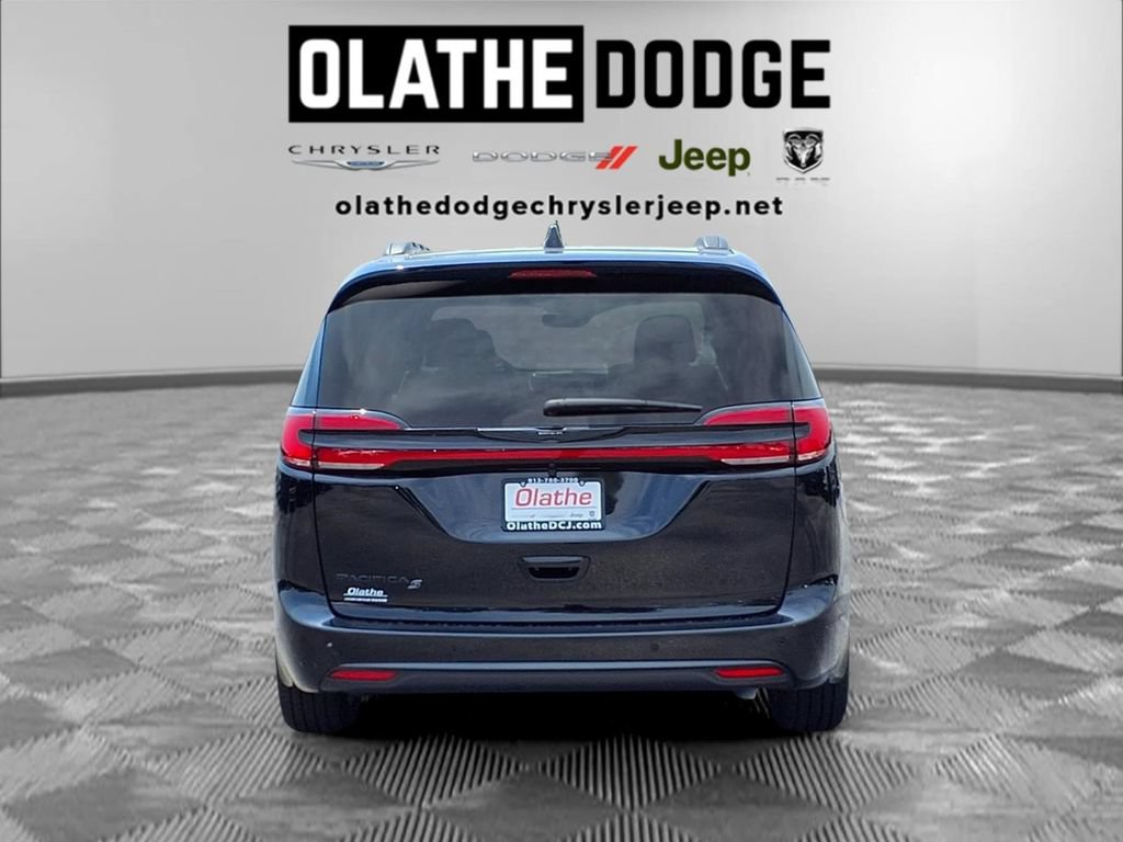 New 2026 Chrysler Pacifica Select w/ S Appearance Package FWD image 28
