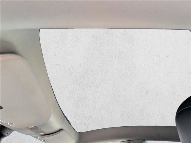 Used 2022 Tesla Model Y Long Range image 15