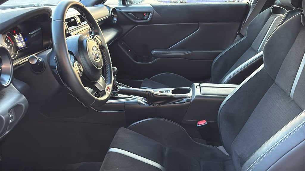Used 2024 Toyota GR86 Premium w/ Performance Package image 23