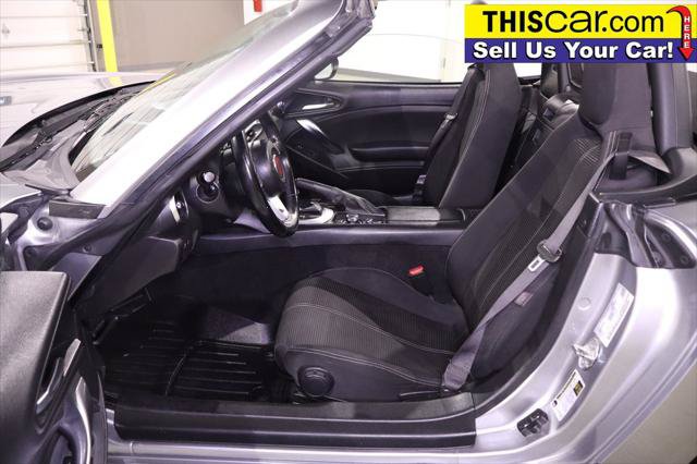 Used 2017 FIAT 124 Spider Classica RWD image 25