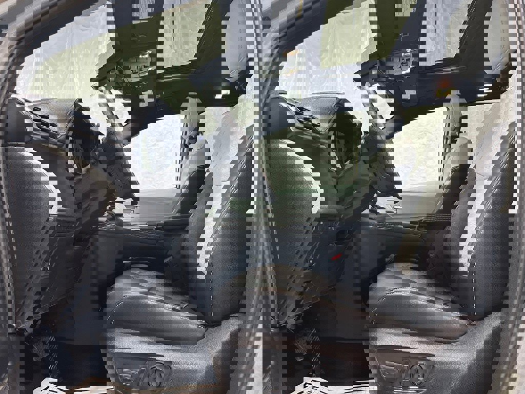 Used 2025 Toyota Sienna XSE image 14