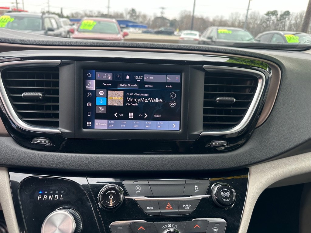 Used 2023 Chrysler Voyager LX image 15