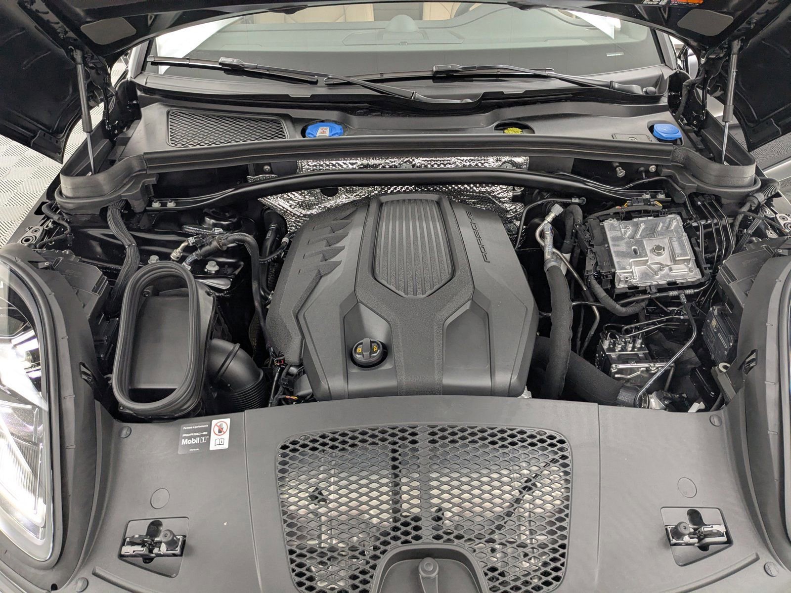 New 2026 Porsche Macan image 25