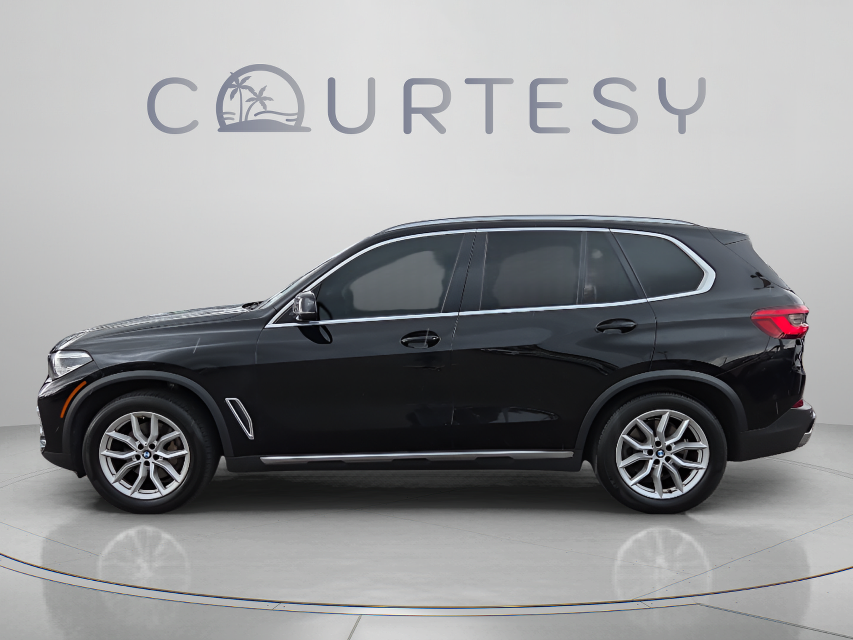 Used 2019 BMW X5 xDrive40i w/ Convenience Package AWD/4WD image 2