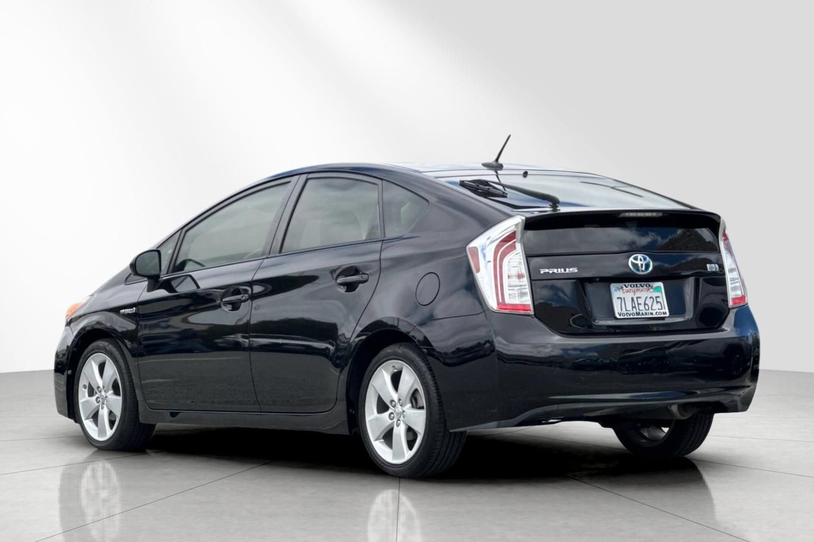 Used 2015 Toyota Prius Five FWD image 6