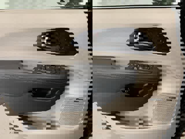 Used 2020 Chrysler Pacifica Limited w/ Advanced Safetytec Group FWD image 15