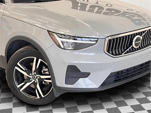 Used 2024 Volvo XC40 B5 Core image 32