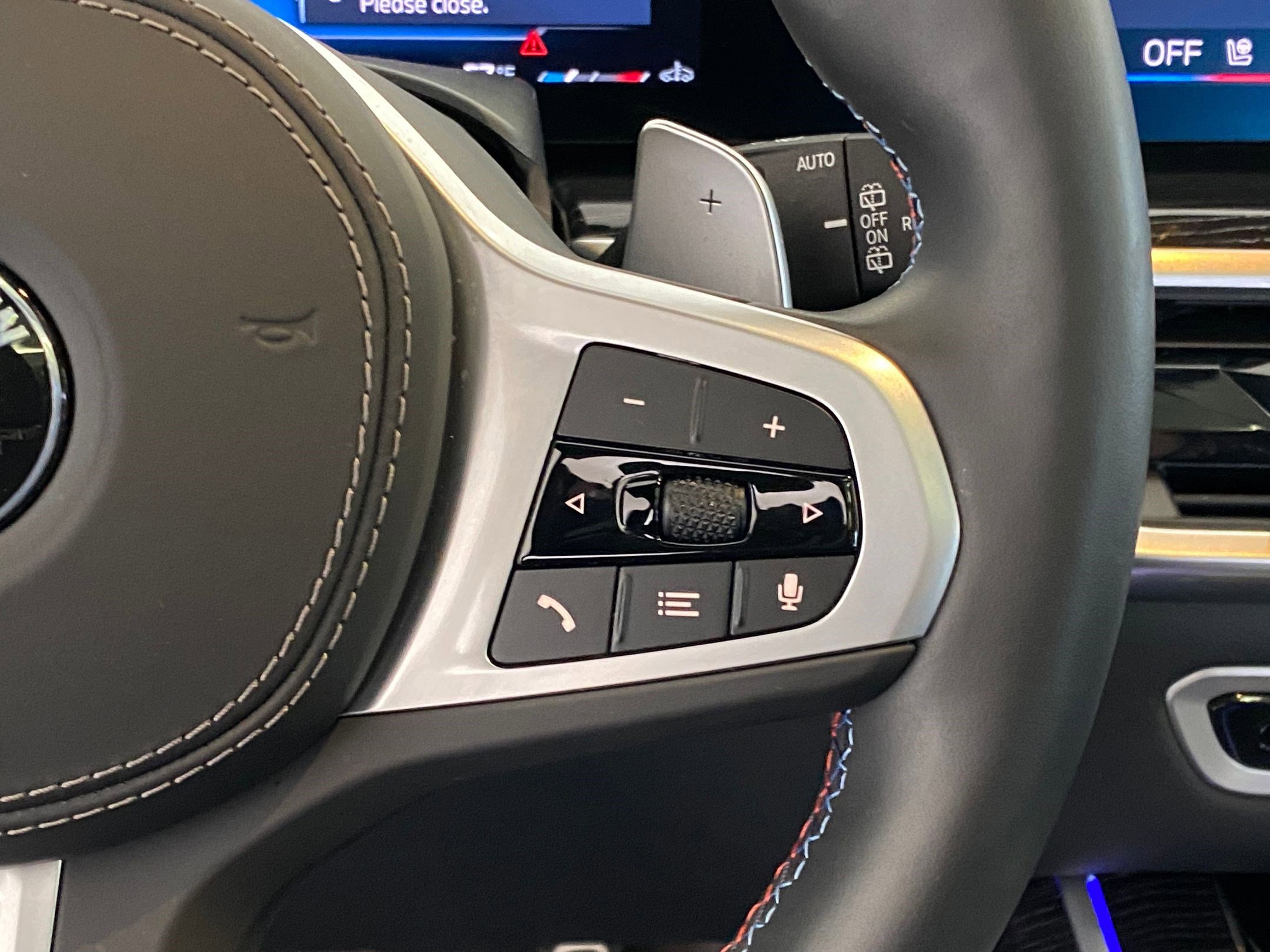 Used 2025 BMW X7 M60i w/ Executive Package image 31