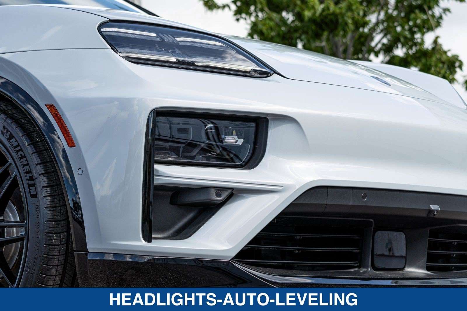 Used 2025 Porsche Macan Turbo Electric AWD/4WD image 27