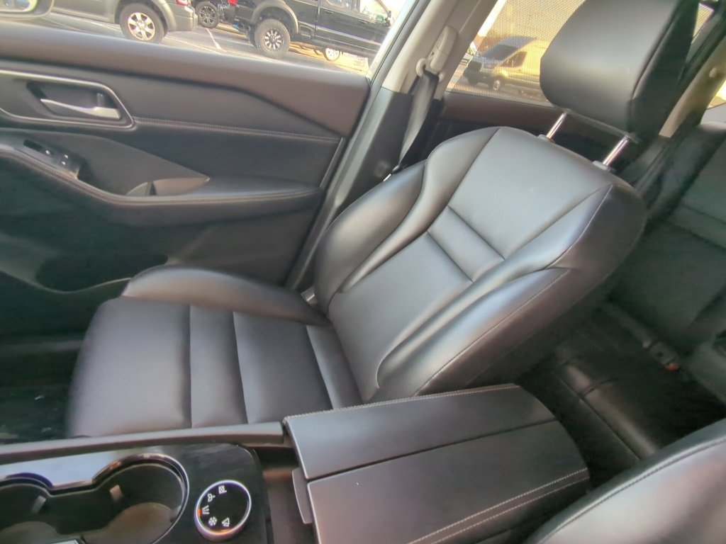 Used 2021 Nissan Rogue SV w/ Premium Package image 14