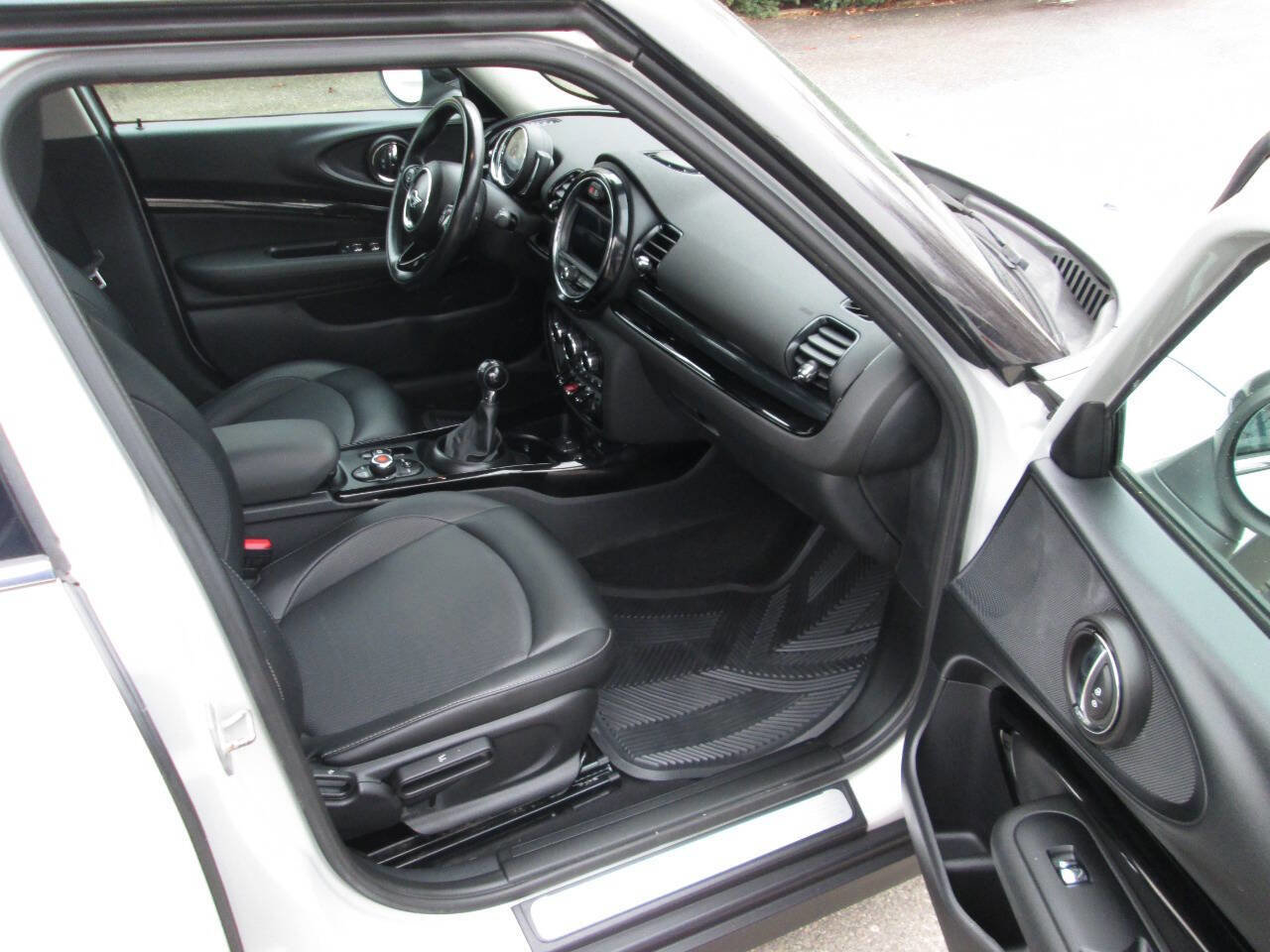 Used 2019 MINI Cooper Clubman ALL4 image 25