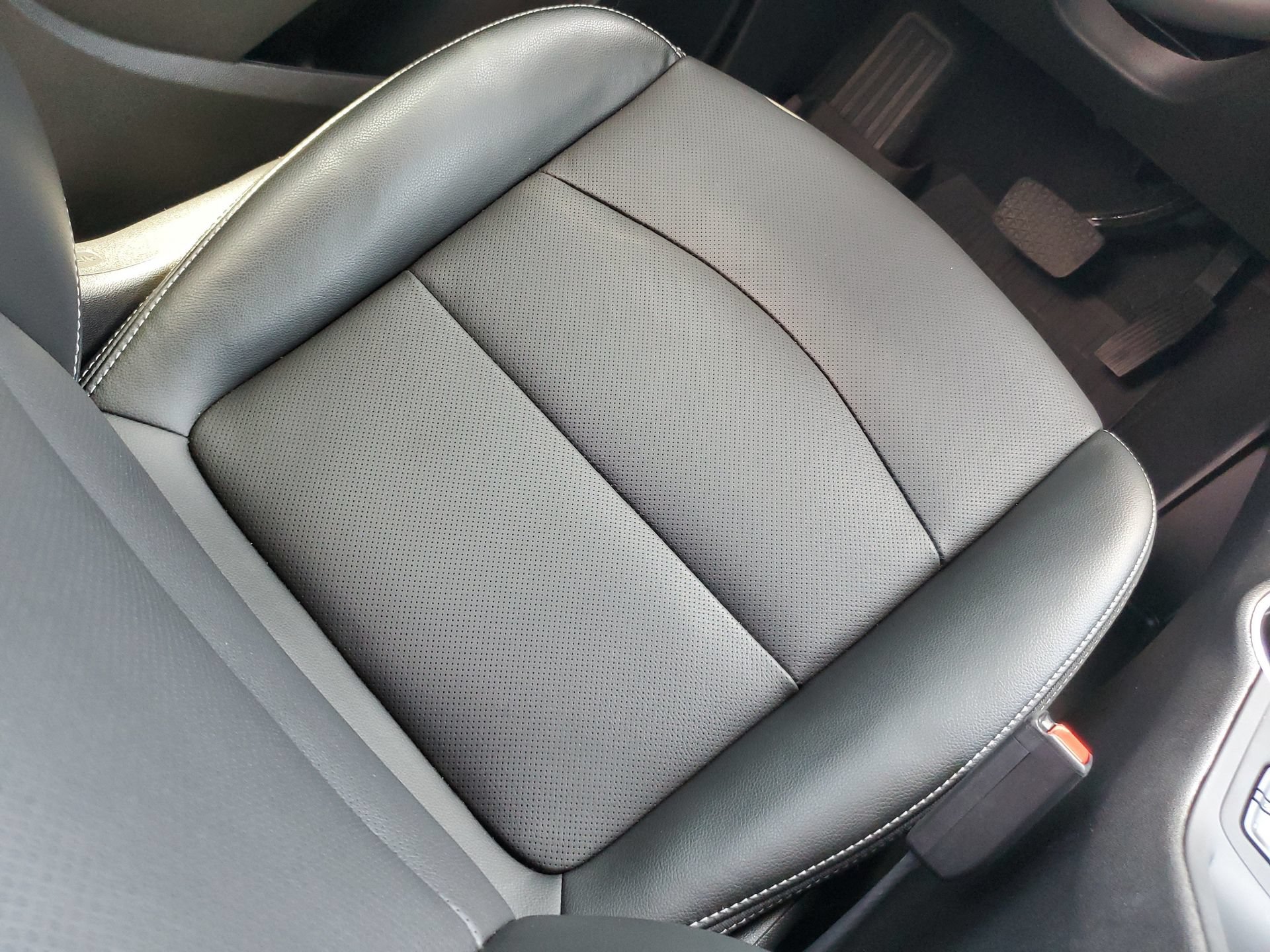 Used 2023 GMC Terrain SLT w/ LPO, Floor Liner Package FWD image 15