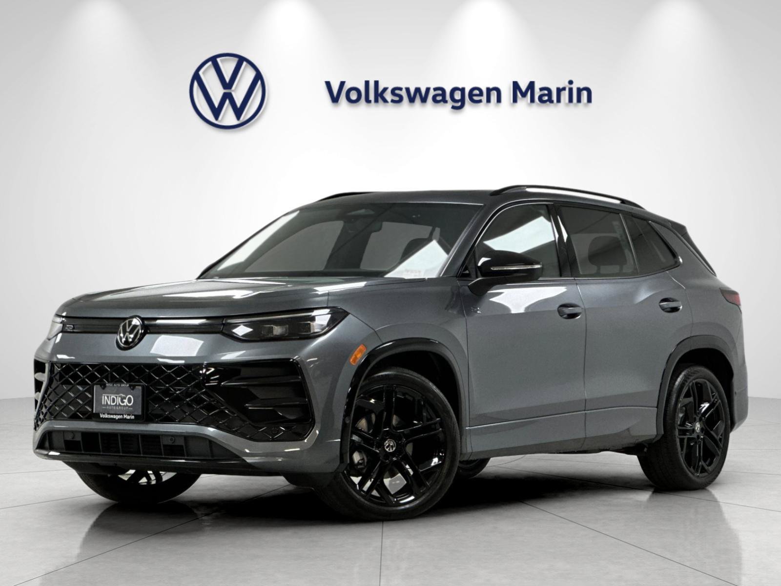 New 2026 Volkswagen Tiguan SE R-Line FWD image 1