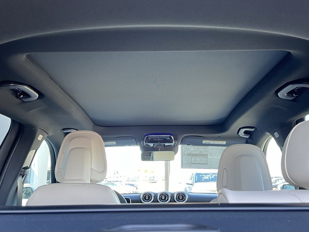 Used 2025 Mercedes-Benz GLC 350e 4MATIC image 60