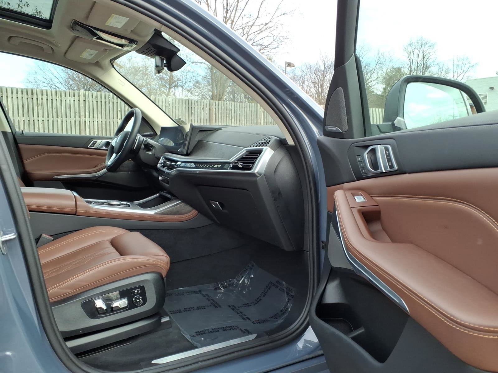 Used 2023 BMW X7 xDrive40i w/ Premium Package image 12
