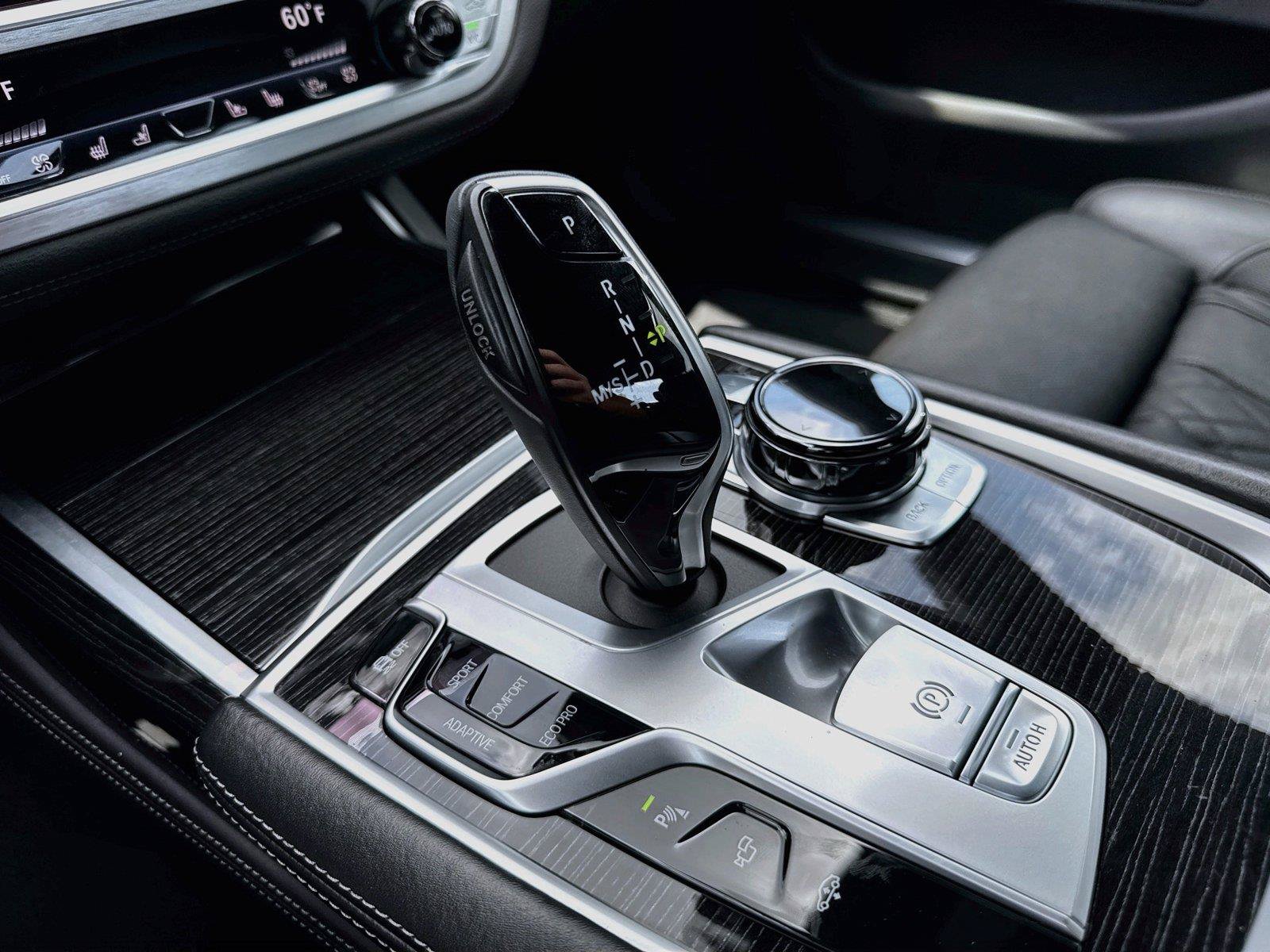 Used 2019 BMW 750i w/ Executive Package RWD image 23
