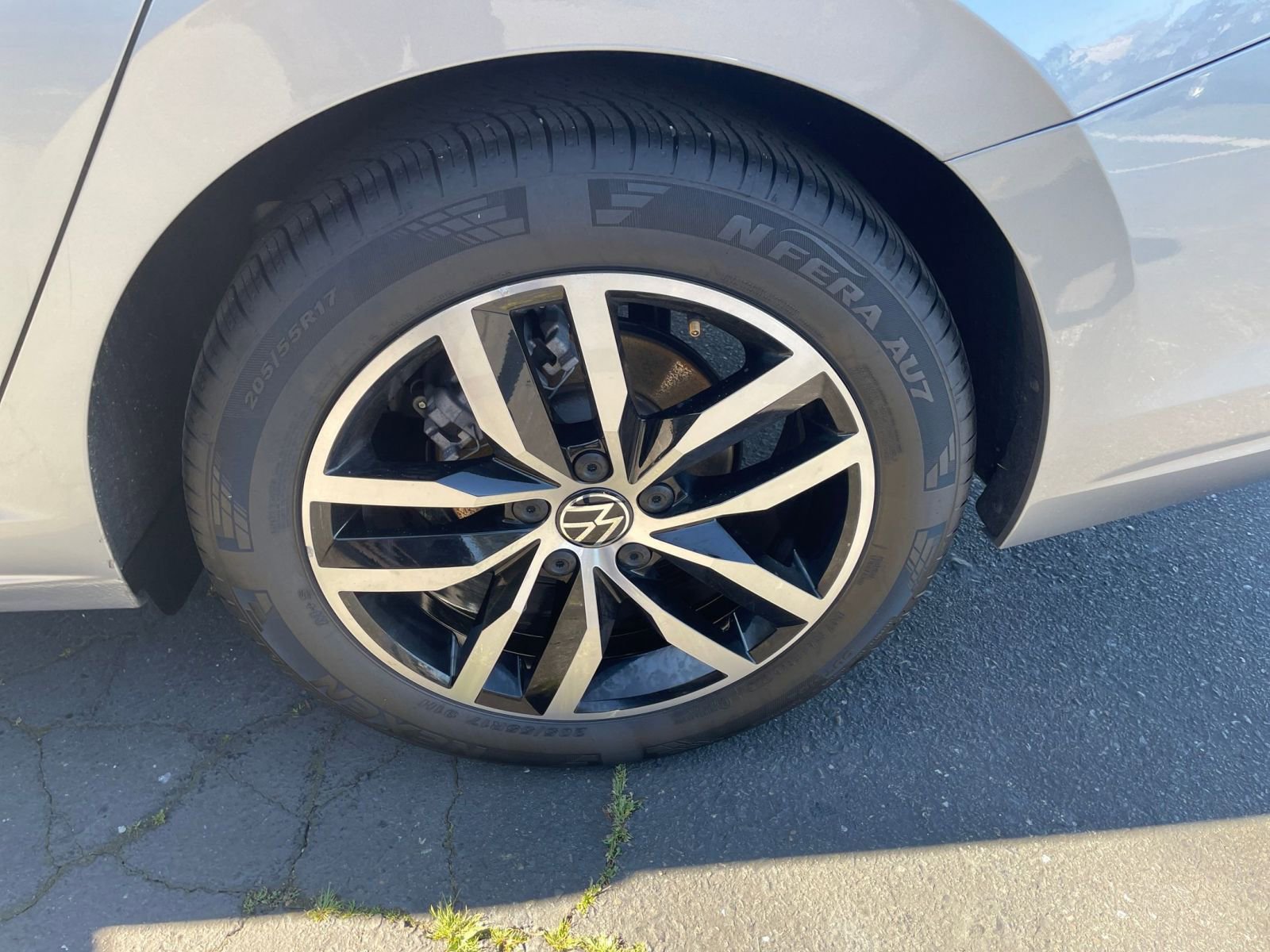 Used 2025 Volkswagen Jetta SE image 30