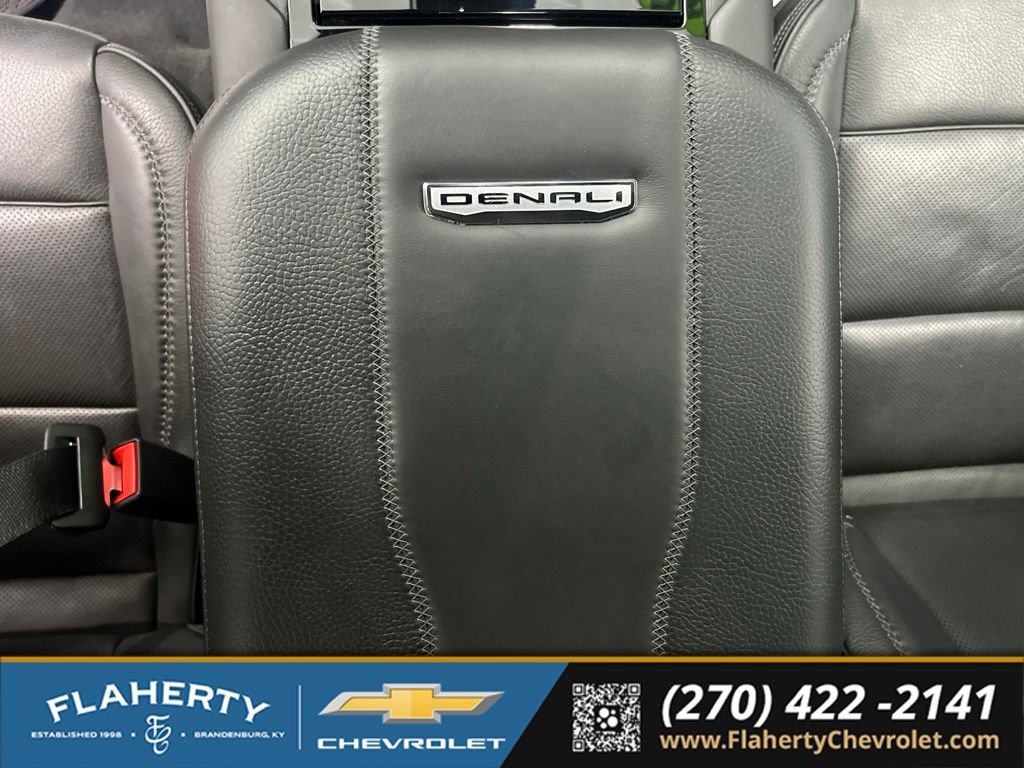Used 2025 GMC Yukon XL Denali AWD/4WD image 32