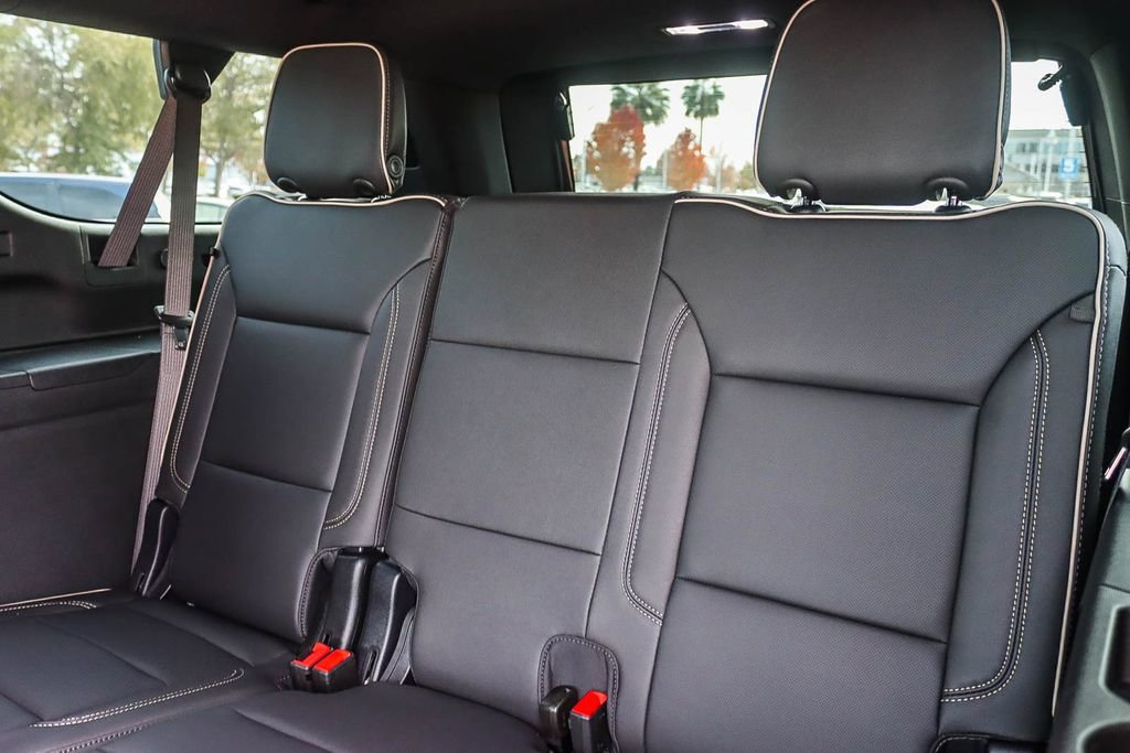 New 2026 Chevrolet Suburban Premier image 18