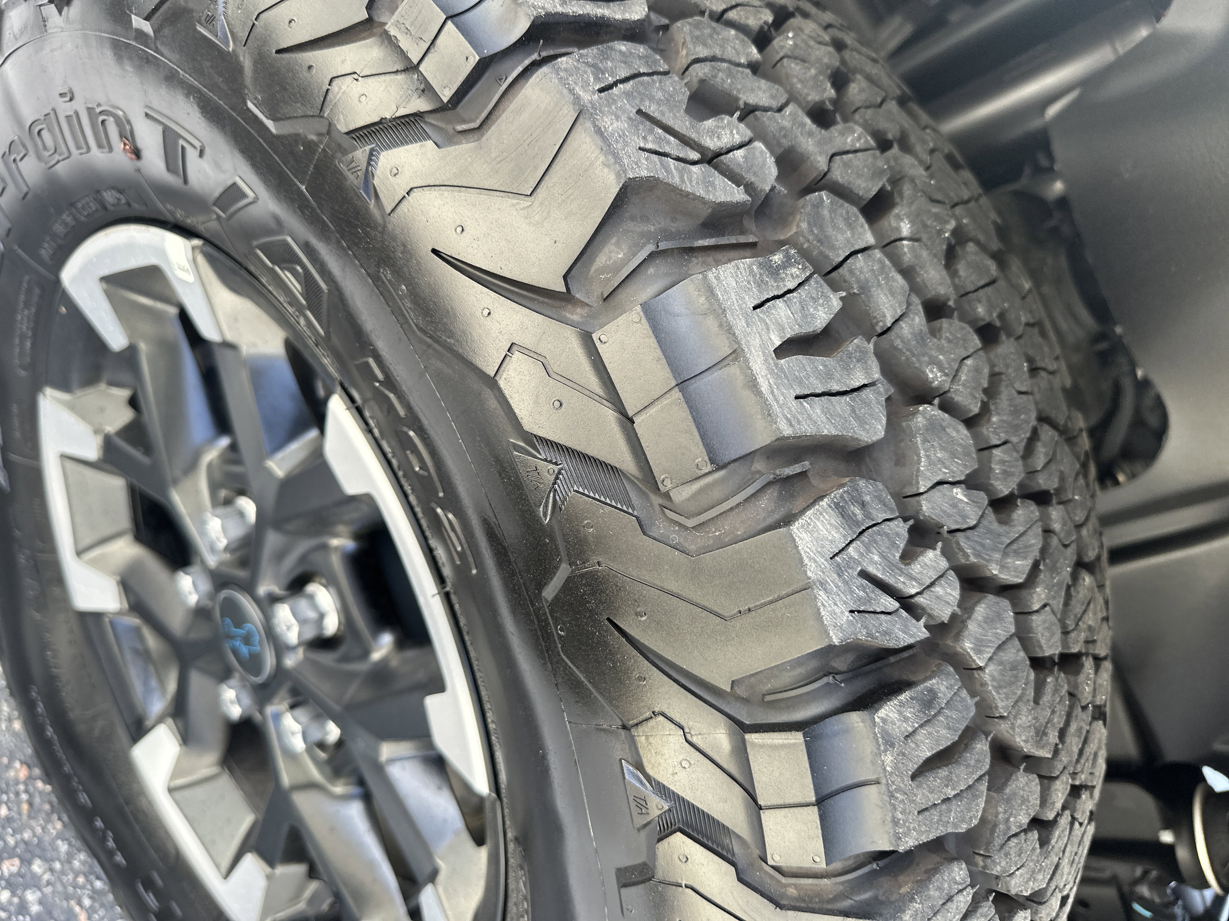 Used 2025 Jeep Wrangler Unlimited Rubicon 4xe w/ Convenience Group AWD/4WD image 7