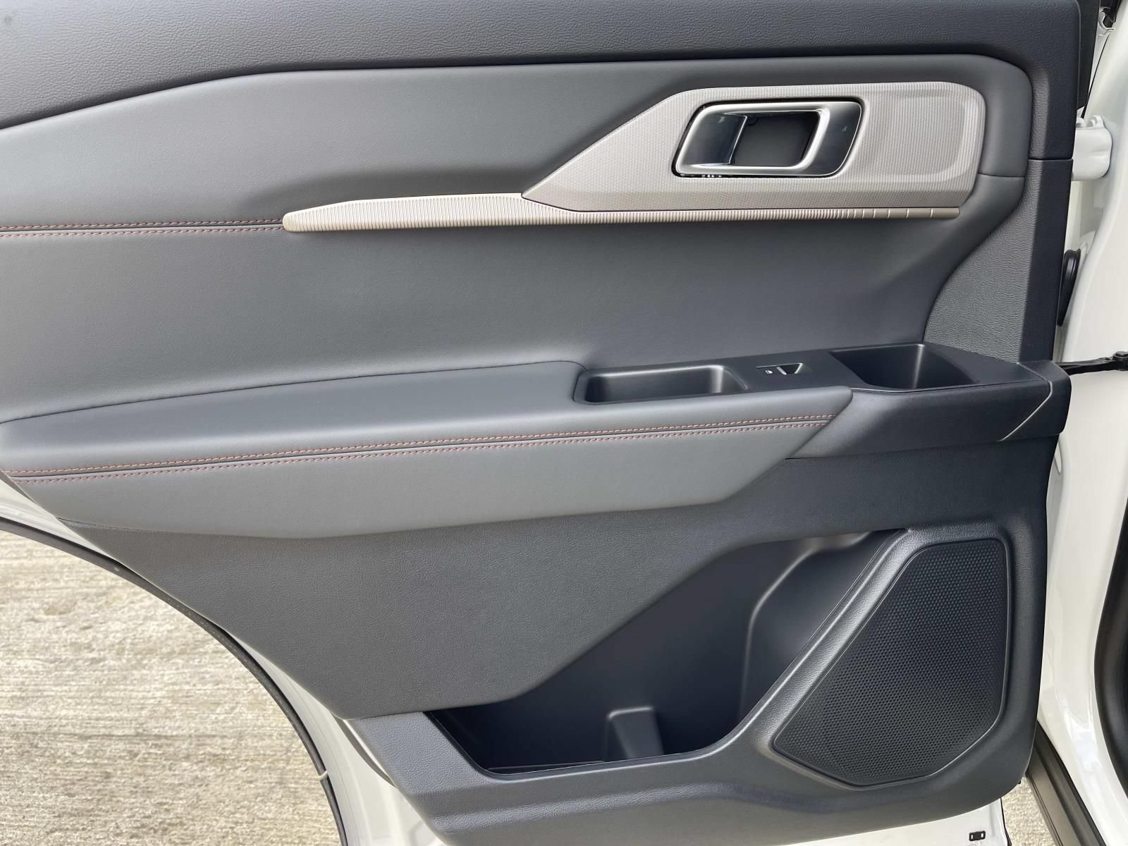 New 2026 Ford Explorer Active RWD image 13