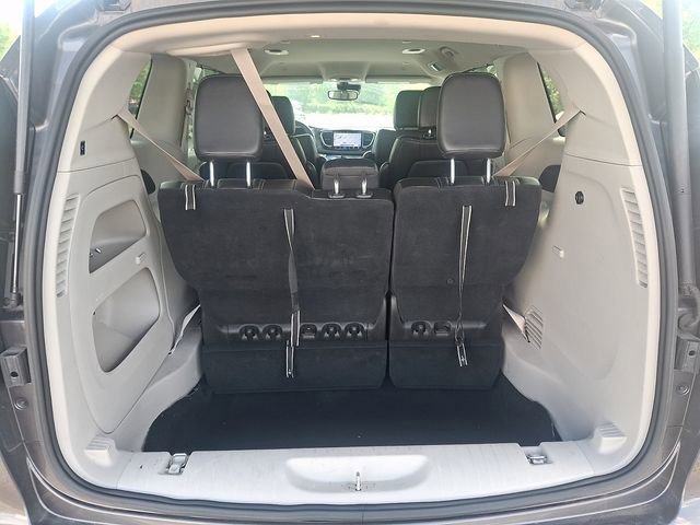 Used 2023 Chrysler Pacifica Touring-L FWD image 29