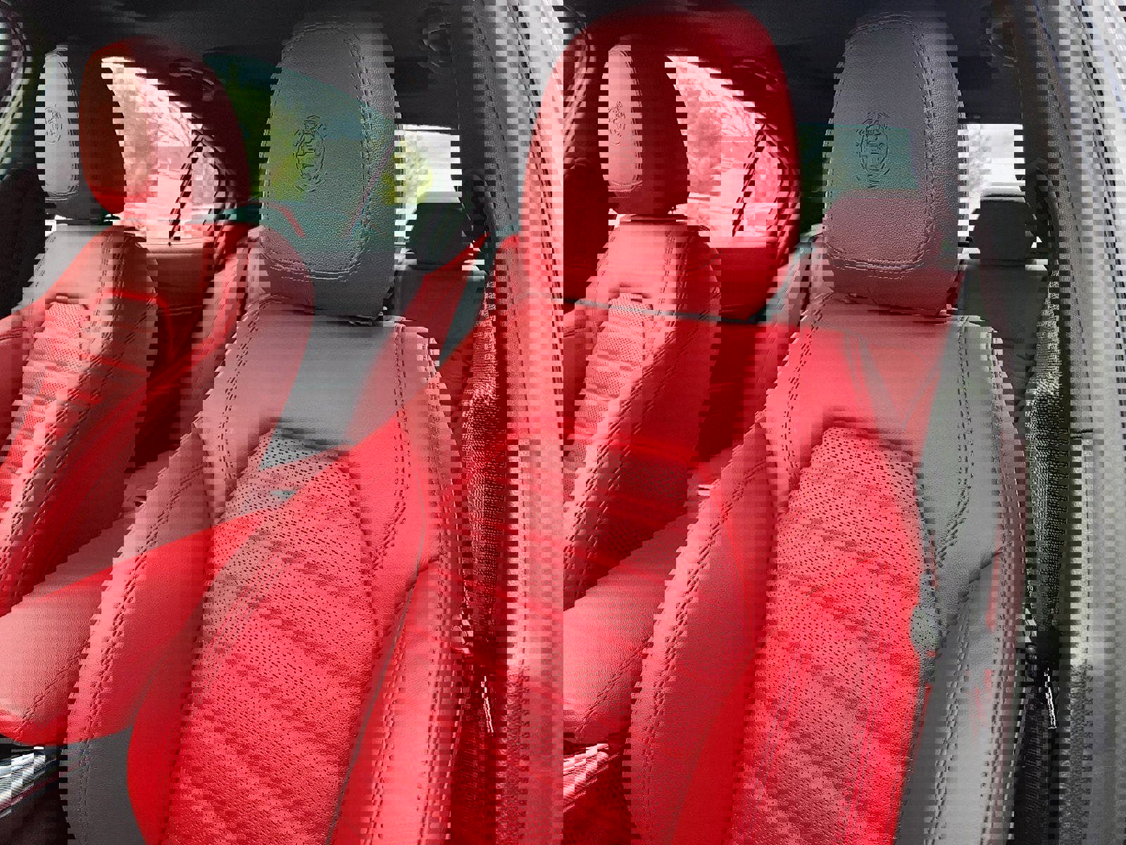 Used 2024 Alfa Romeo Giulia Ti w/ Performance Driving Package image 9