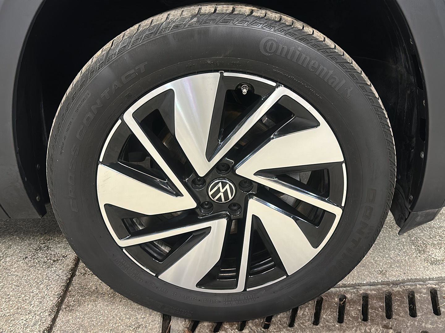 Used 2025 Volkswagen Atlas SE image 9