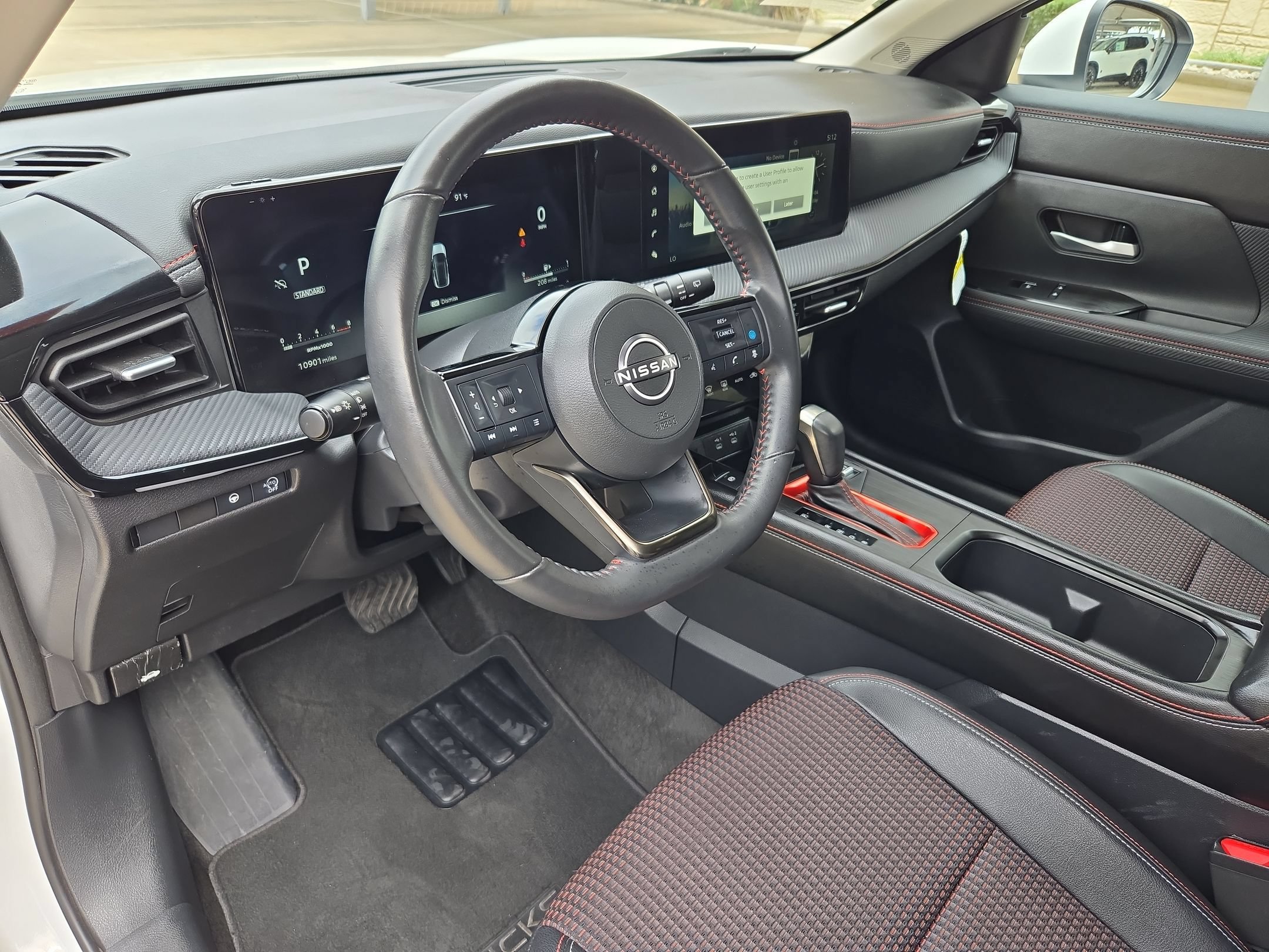 Certified 2025 Nissan Kicks SR FWD image 10