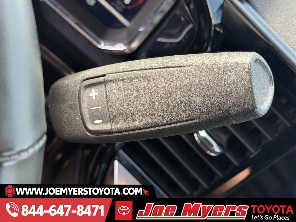 Used 2025 Chevrolet Silverado 3500 LT w/ Convenience Package image 21