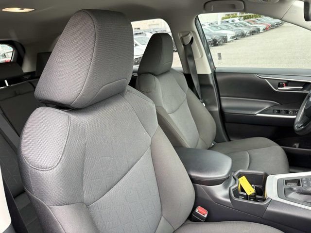 Used 2025 Toyota RAV4 XLE AWD/4WD image 17