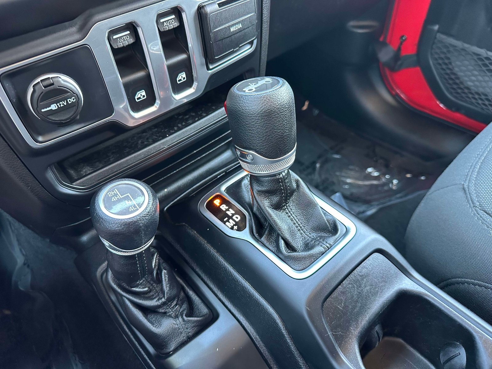 Used 2019 Jeep Wrangler Sport image 12