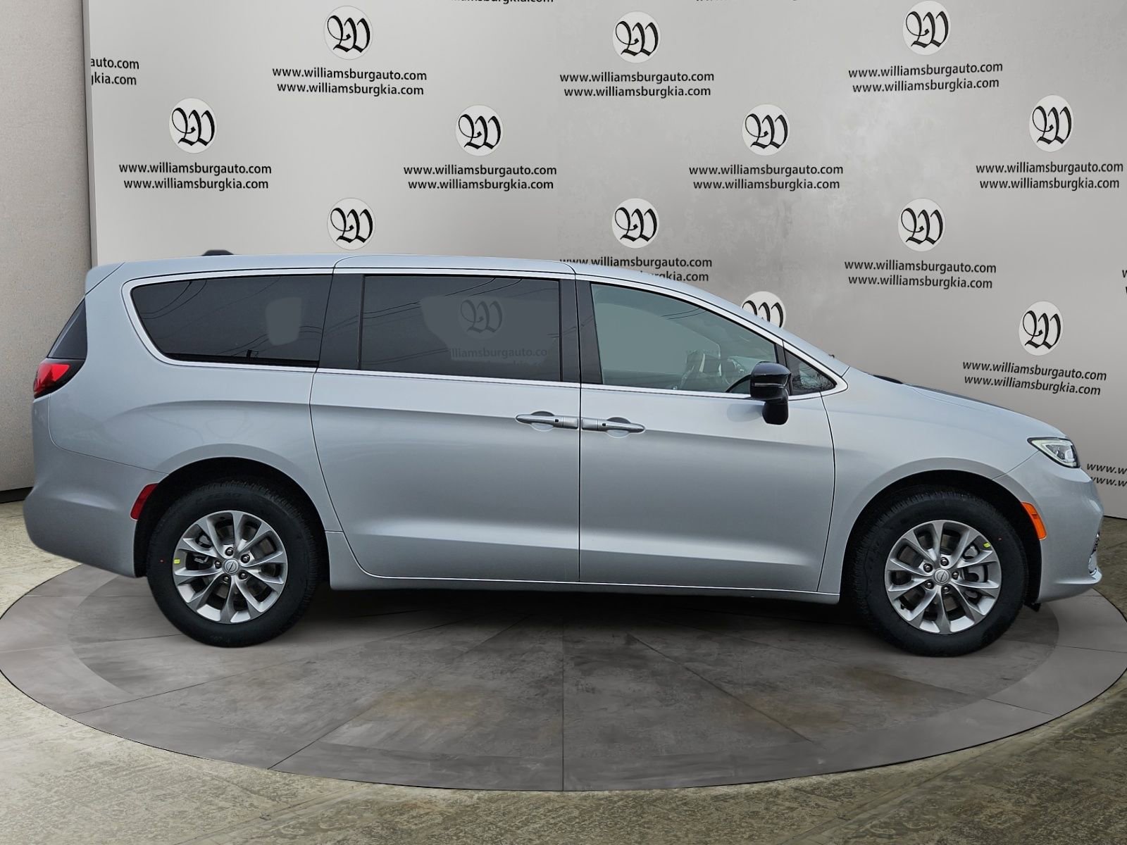 New 2026 Chrysler Pacifica Limited image 6