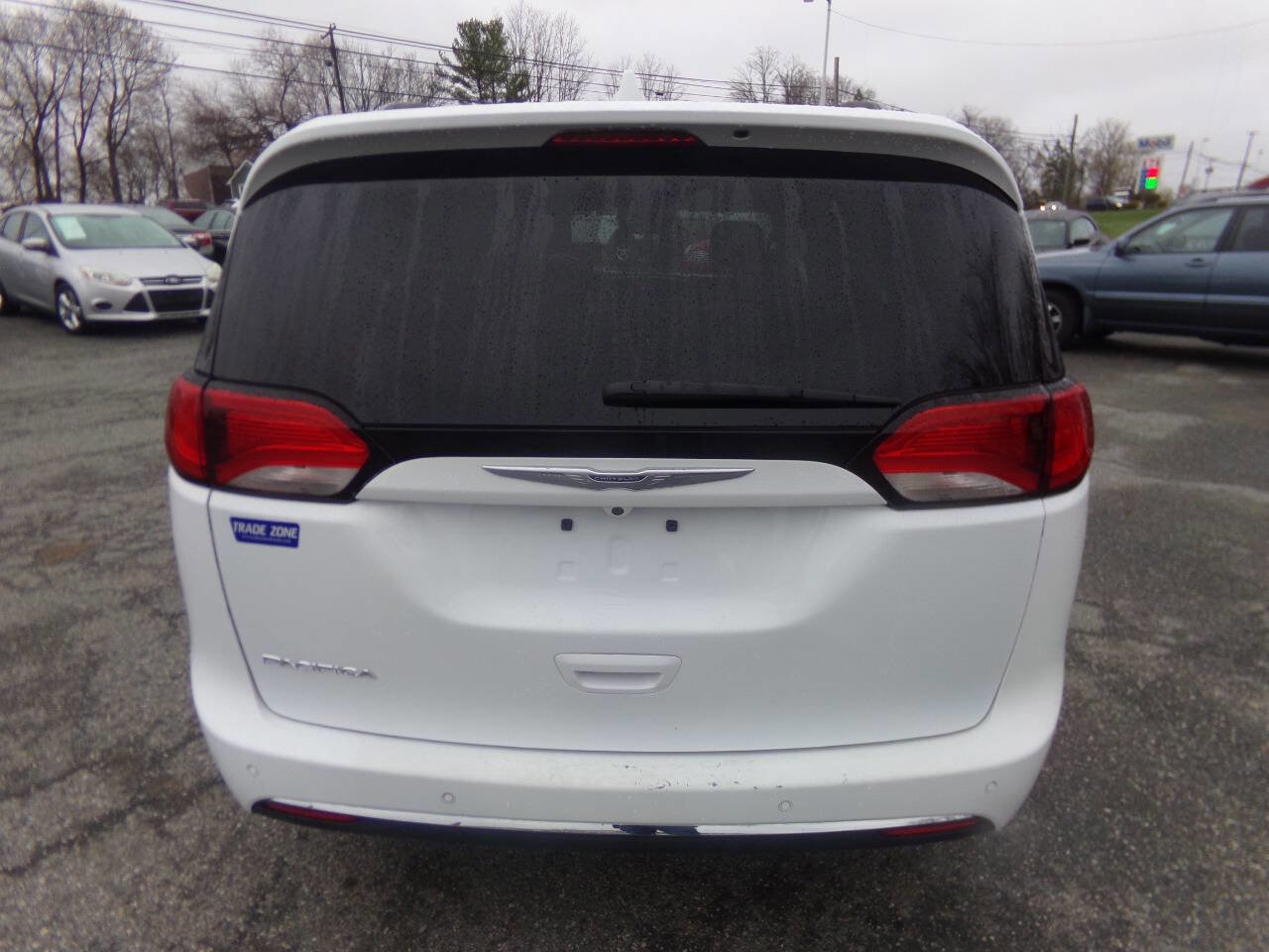 Used 2017 Chrysler Pacifica Touring-L image 8