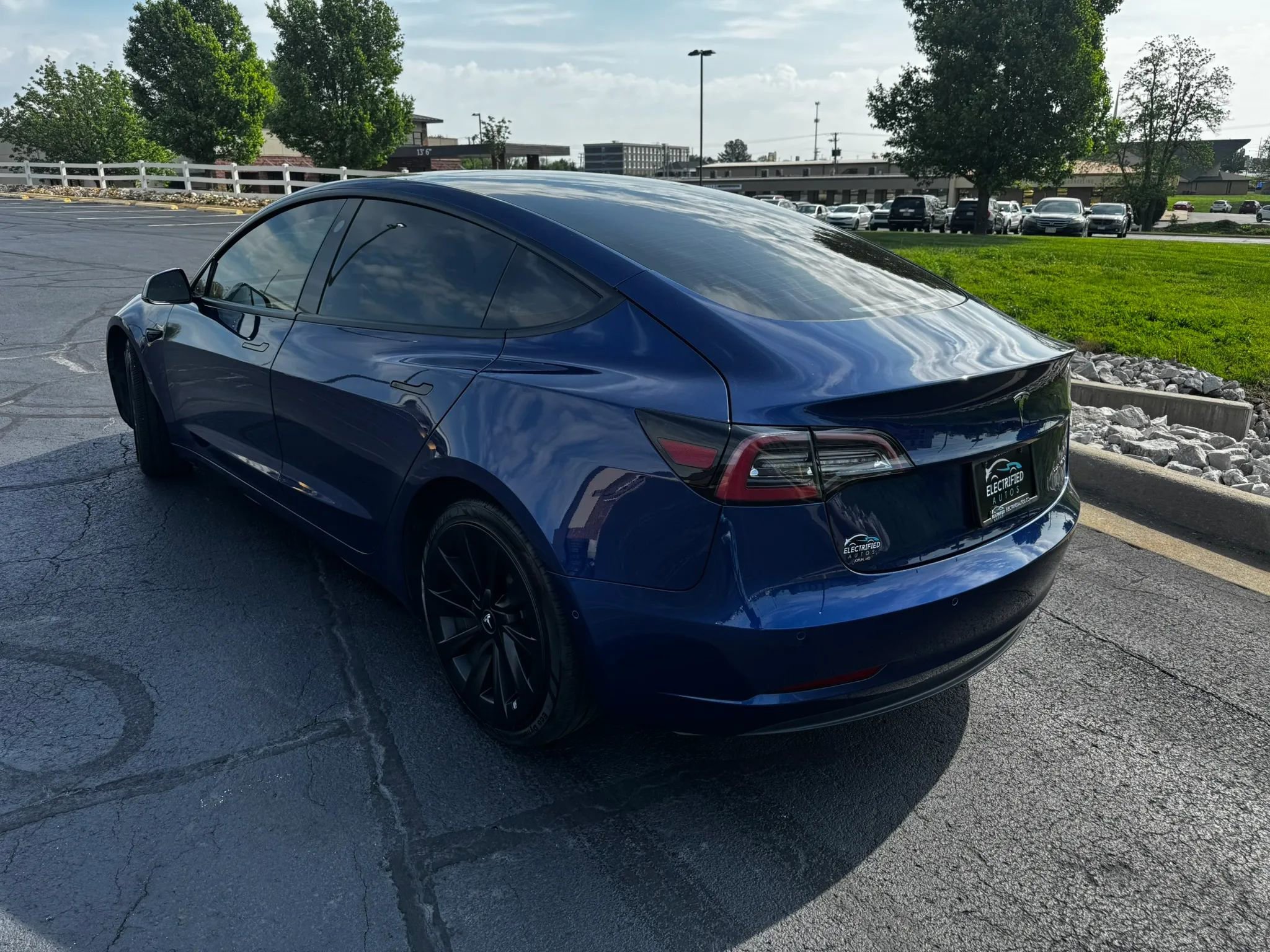Used 2022 Tesla Model 3 Long Range AWD/4WD image 3
