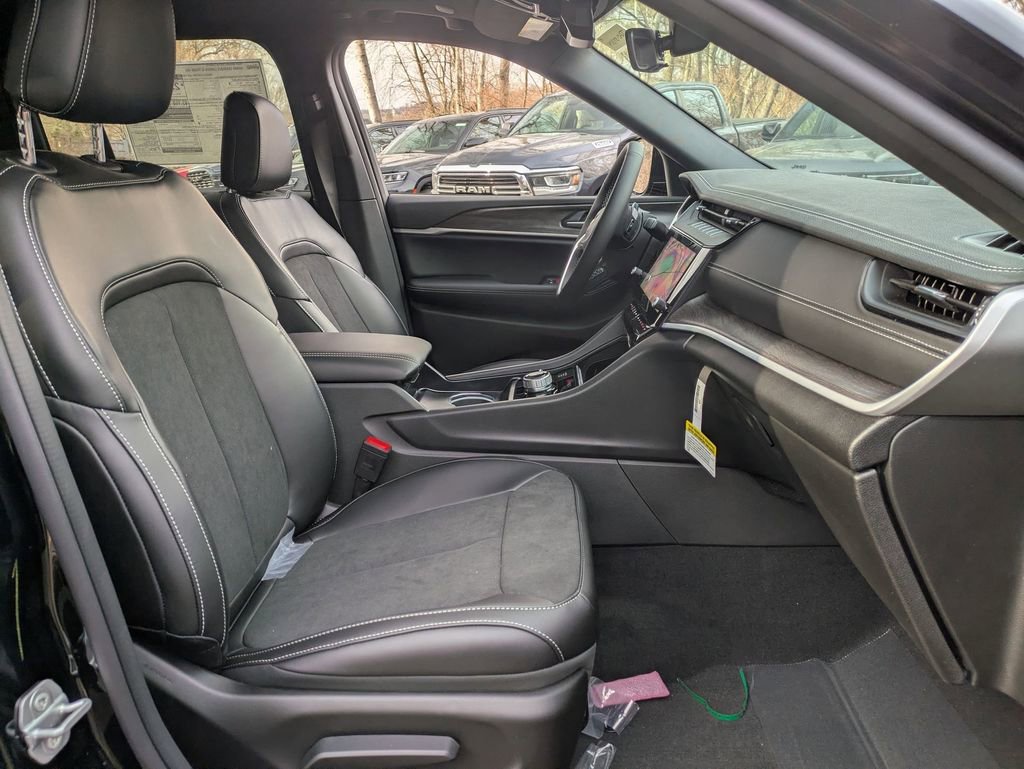 New 2026 Jeep Grand Cherokee Altitude image 31