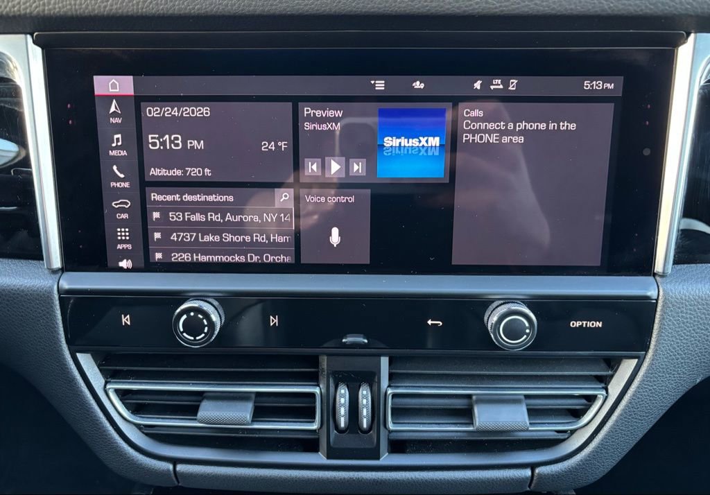 Certified 2023 Porsche Macan image 9