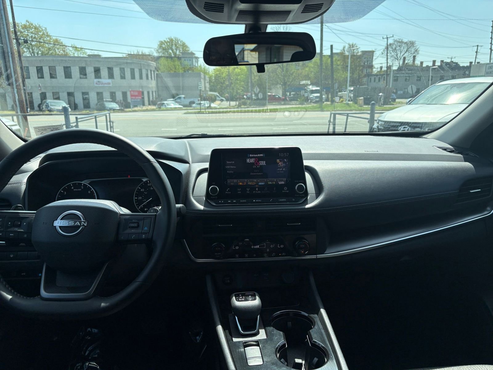 Used 2025 Nissan Rogue SV FWD image 36